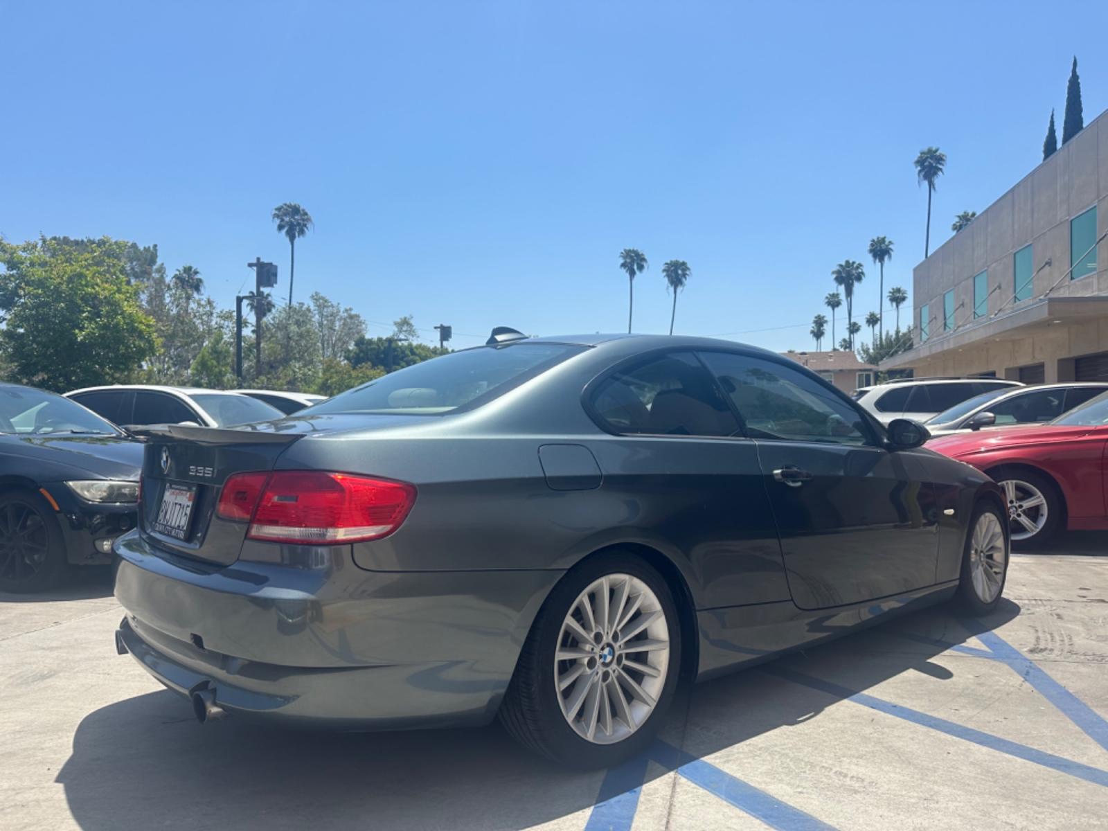 2009 Gray /BEIGE BMW 3-Series 335i Coupe (WBAWB73589P) with an 3.0L L6 DOHC 24V engine, AUTOMATIC transmission, located at 30 S. Berkeley Avenue, Pasadena, CA, 91107, (626) 248-7567, 34.145447, -118.109398 - Photo #5
